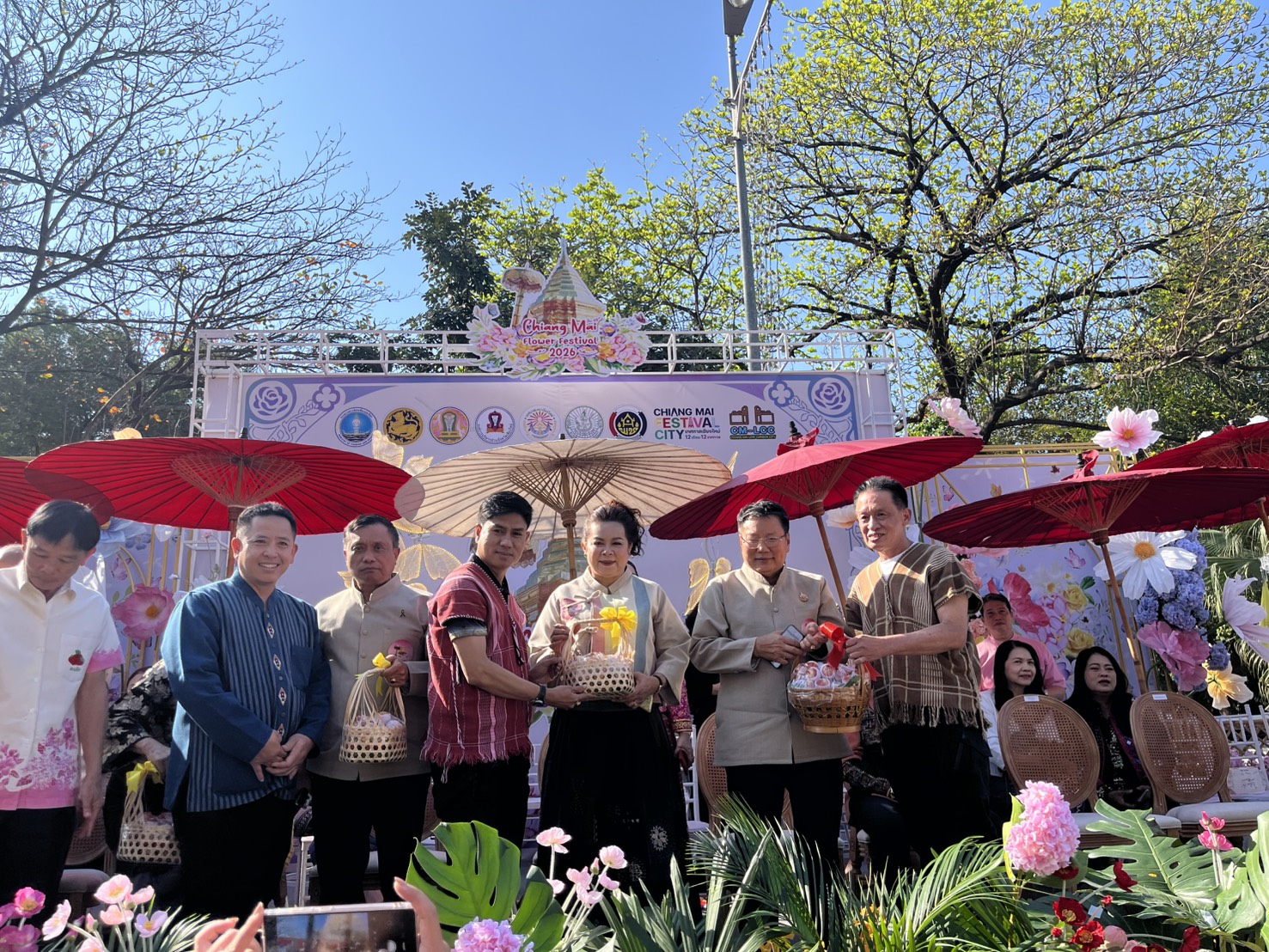 พช.สะเมิง ร่วมกิจกรรมเดินขบวนรถบุปผชาติในงานมหกรรมไม้ดอกไม้ประดับ จังหวัดเชียงใหม่ ครั้งที่ 49 ประจำปี 2569